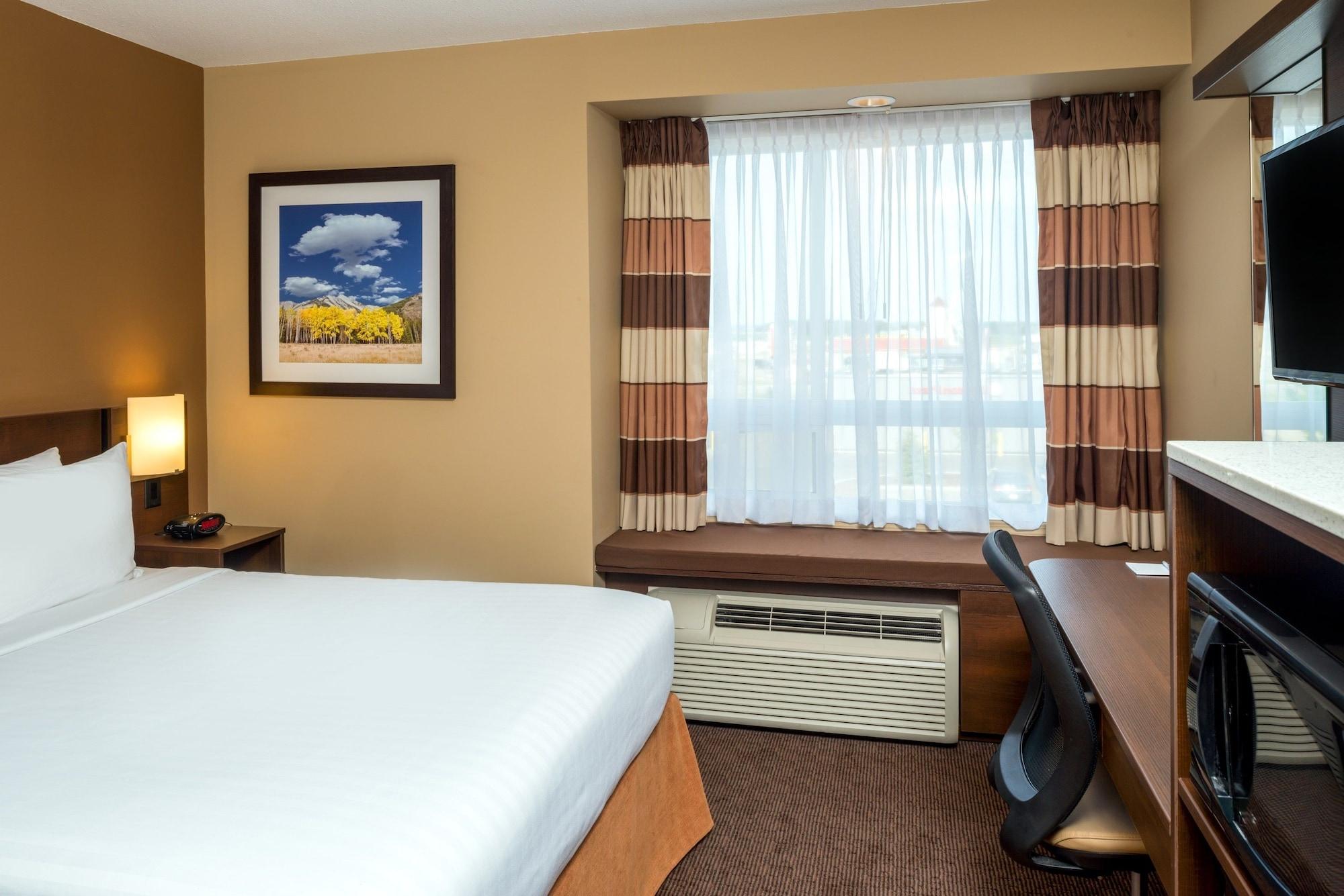 Microtel Inn & Suites By Wyndham Red Deer Dış mekan fotoğraf