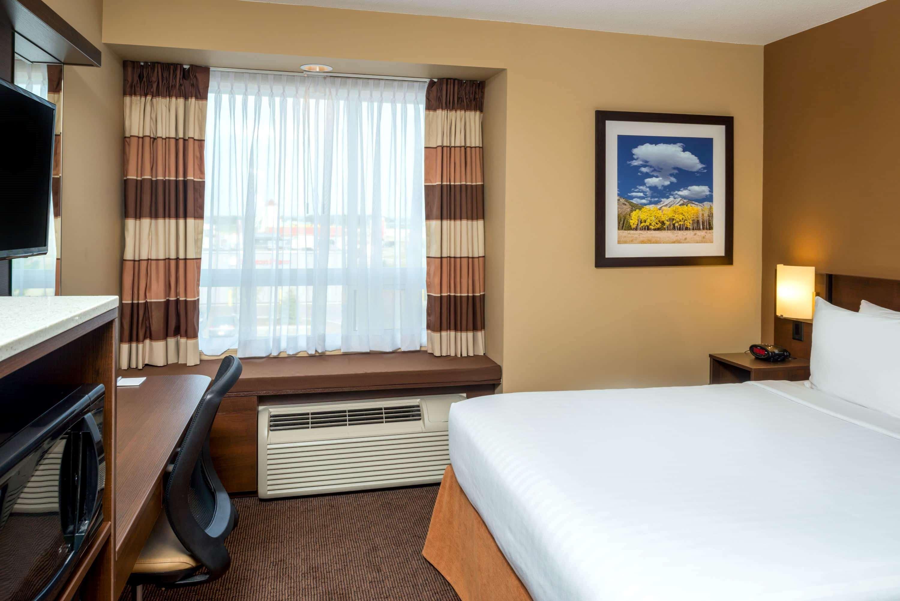 Microtel Inn & Suites By Wyndham Red Deer Dış mekan fotoğraf