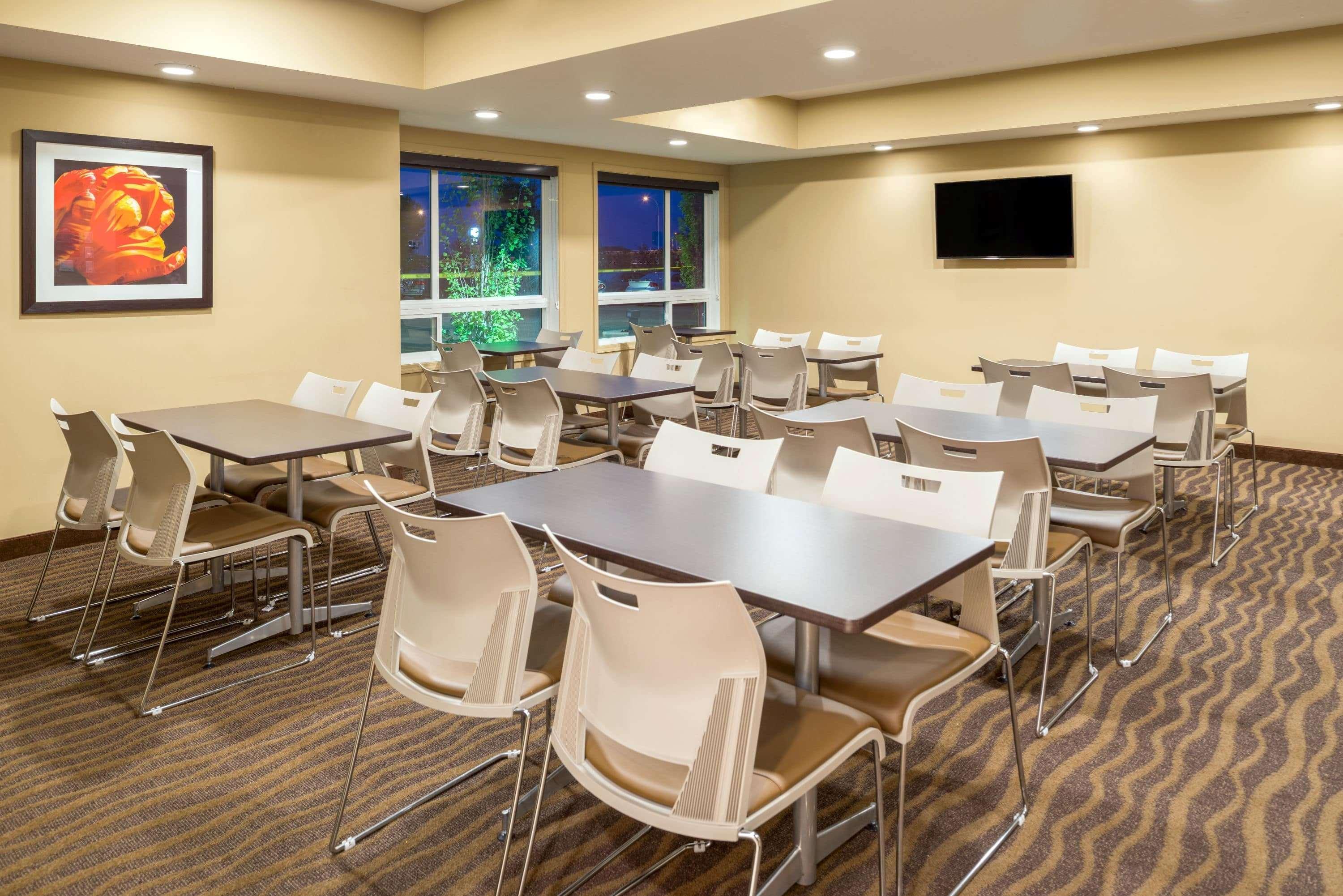 Microtel Inn & Suites By Wyndham Red Deer Dış mekan fotoğraf