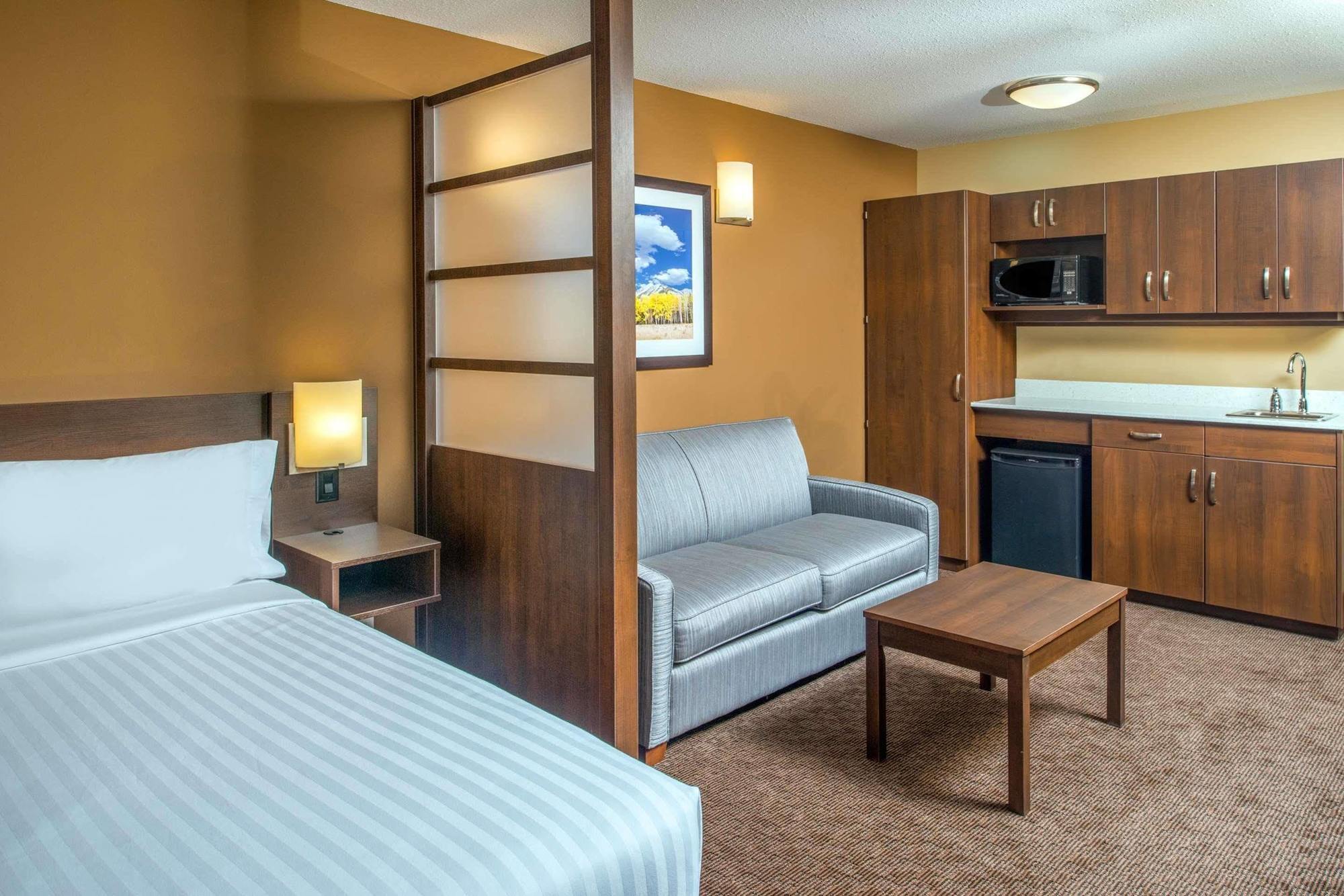 Microtel Inn & Suites By Wyndham Red Deer Dış mekan fotoğraf