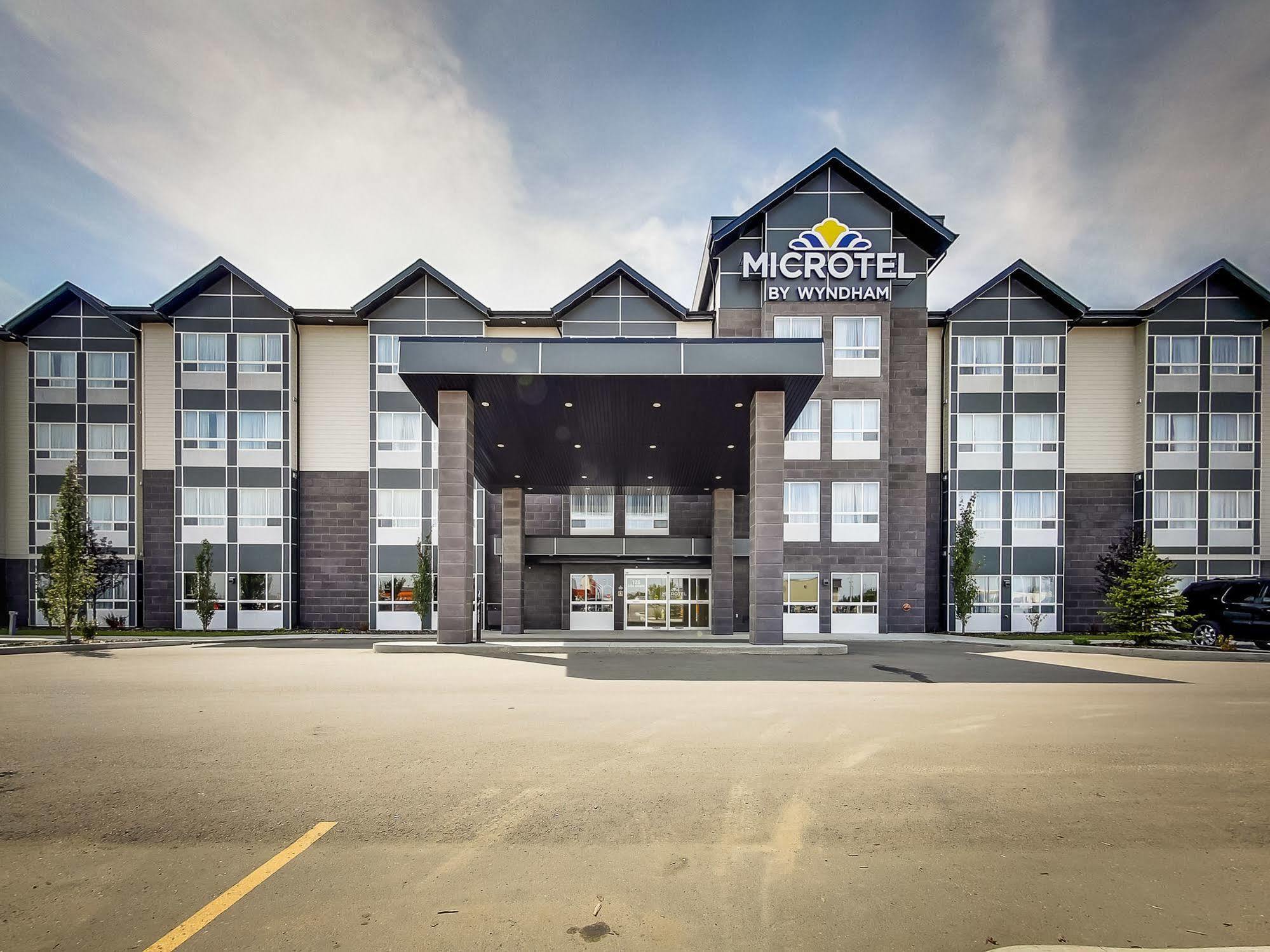 Microtel Inn & Suites By Wyndham Red Deer Dış mekan fotoğraf